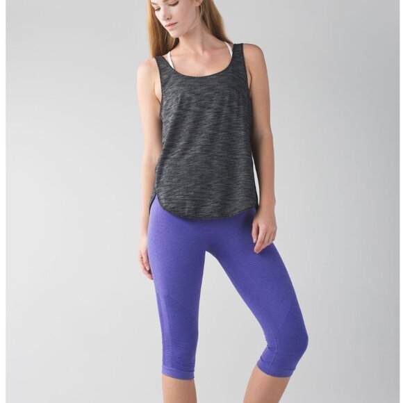 Lululemon In The Flow Crop II Heathered Iris Flower - Size 4 Short/Capris Purple - Picture 6 of 6